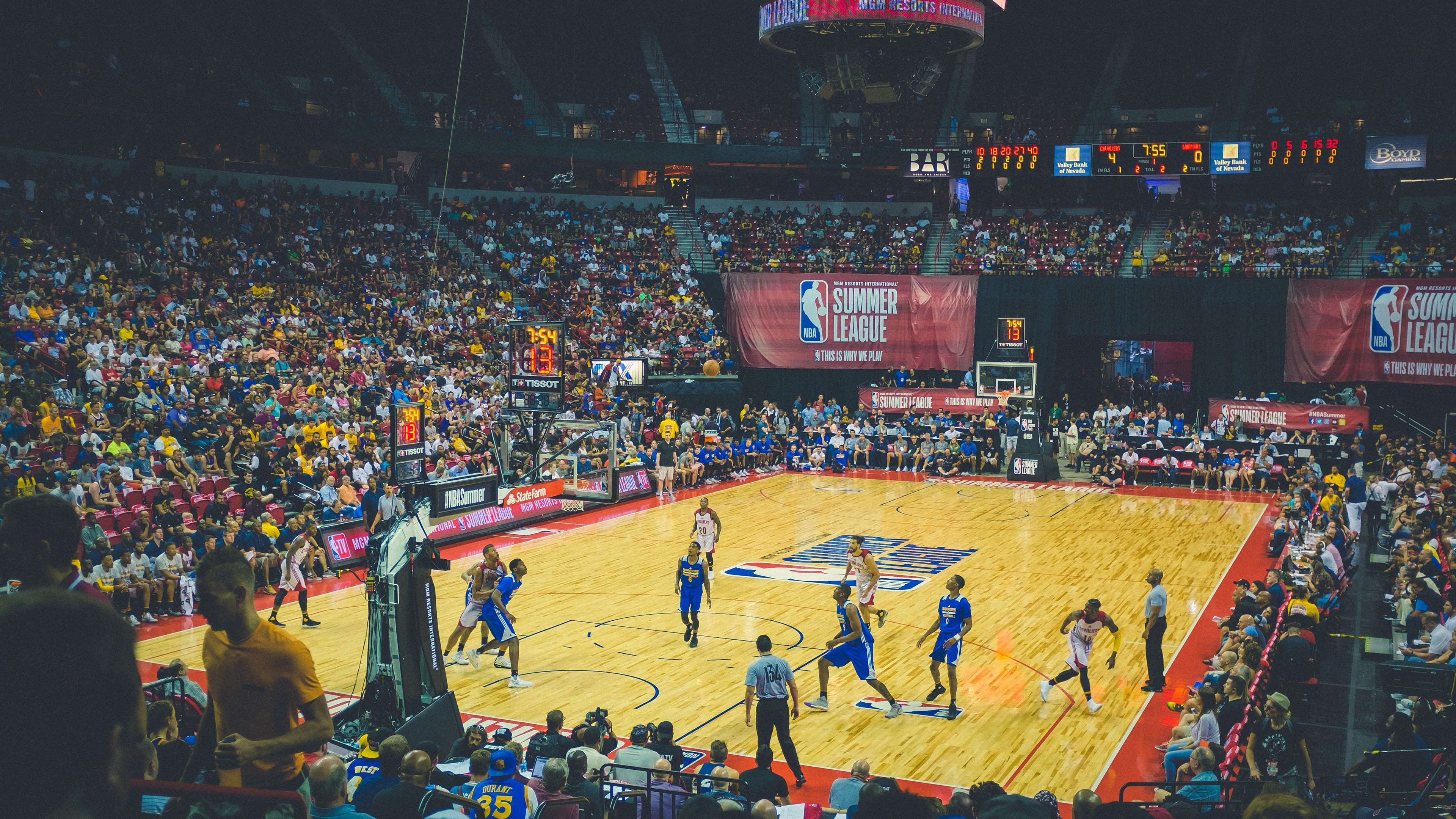 乐鱼体育平台app下载-挑战极限：运动员“瞬间爆发”的“动物级运动表现”！